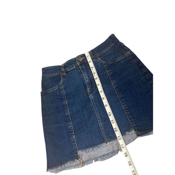 Forever 21 Women's Blue Denim Mini Skirt S Raw Frayed Hem Casual - Picture 5 of 7